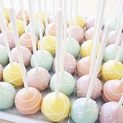 Pastel cake pop Pastel Color Treats, Pastel Cake Pops, Pastel Popcorn, Pastel Cakesicles, Cake Pops Pastel Colors, Easter Cake Balls, Pastel Rainbow Cakesicles, Zoe Cake, Pastel Desserts