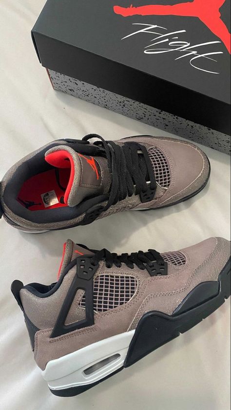 Jordan Shoes Men, Women Nike Shoes, Shoes Air Max, Nike Shoes Air, New Jordans Shoes, Jordan Shoes Girls, Pretty Shoes Sneakers, Jordan Shoes Retro, All Nike Shoes