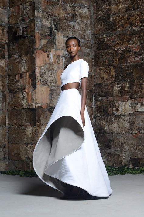 Rosie Assoulin Pre-Spring-Summer 2015 (Resort 2015/Cruise 2015) Sculptural Fashion, Rosie Assoulin, Looks Street Style, 2015 Fashion, Mode Inspiration, Mode Style, Couture Fashion, Look Fashion, Wearable Art