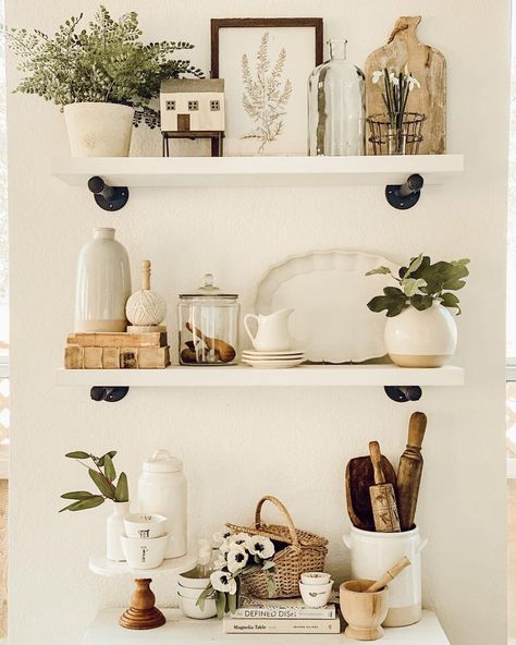 Spring Kitchen Shelf Decor, Decorated Kitchen Shelves, Winter Shelves Decor, Farmhouse Kitchen Shelf Decor Ideas, Easter Shelf Decor Ideas, Farmhouse Kitchen Shelves Decor, Display Shelf Ideas, Cottage Home Decor Ideas, Farmhouse Kitchen Shelf Decor