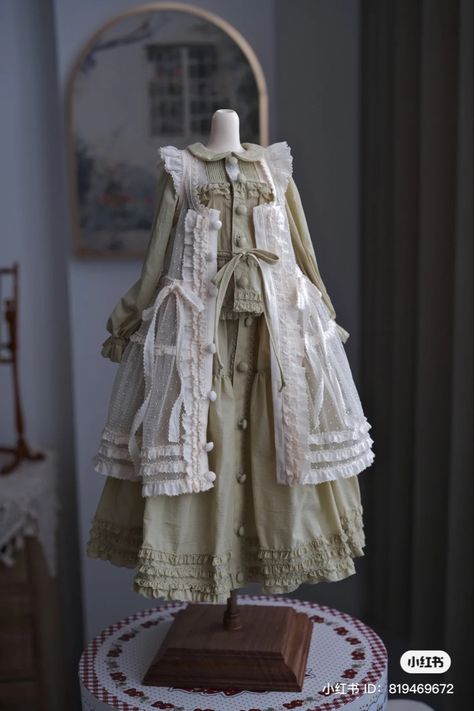 Doll Dress Sewing Patterns Free, Dollhouse Doll Clothes, Clothing Pattern Design, Miniature Dress, Blythe Doll Dress, Denim Crafts Diy, Bjd Clothes, Dress Form Mannequin, Heirloom Doll