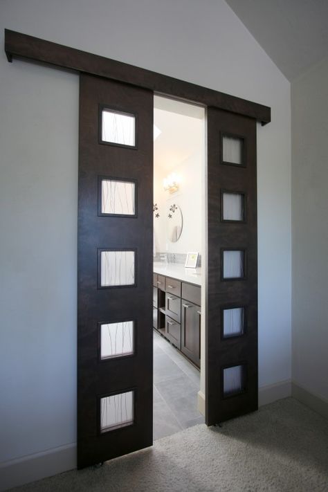 Split barn doors. Love this idea instead of using a regular door. Split Barn Door, Space Saving Doors, Barn Door Interior, Custom Barn Doors, Inside Barn Doors, Modern Barn Door, Entrance Door Design, Door Interior, Double Barn Doors