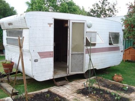 Old Caravan, Rv Interiors, Outdoor Studio, Simple Diy Projects, Caravan Home, Hobbies To Take Up, Hobbies For Adults, Nomadic Lifestyle, Touring Caravan