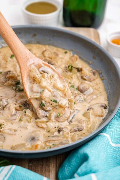 Mushroom White Wine Sauce, Easy Mushroom Sauce, Mushroom Sauce For Chicken, White Wine Pasta Sauce, Cooking With Wine, Mushroom Pasta Sauce, Chicken Mushroom Pasta, White Wine Recipes, Mushroom Wine Sauce