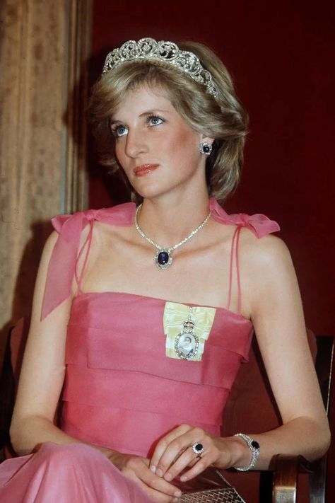 Princess Diana Costume, Princess Diana Facts, Diana Costume, Princess Diana Dresses, Prins William, Princess Diana Fashion, Prins Harry, Princess Diana Pictures, Princes Diana