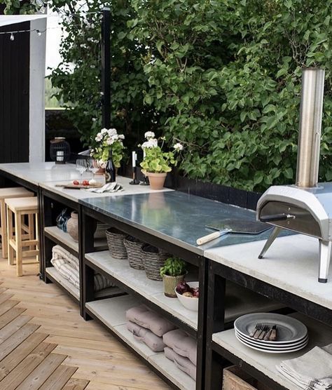 Courtyards Gardens, Outdoor Barbeque, Outdoor Cabinet, Diy Patio Decor, Outdoor Kitchen Grill, Outdoor Kitchen Patio, Apartment Patio Decor, Patio Decorating Ideas On A Budget, Patio Gazebo