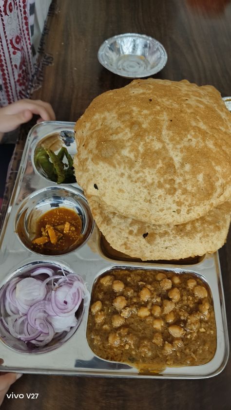 Chole Bhature Photography, Chole Bhature Snap, Anime Photo Profile Cool, Snapchat Snaps, Indian Fast Food, Delicious Food Image, Chole Bhature, Snap Pics, Quick Lunch Recipes