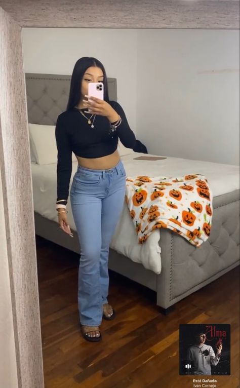 Angieeres Outfits, Buchifresa Outfits School, Hispanic Outfits Style, Mexican Baddie, Takuachita Outfits, Baile Outfits, Takuache Girl Outfits, Stylish Business Outfits, Latina Fashion Outfits