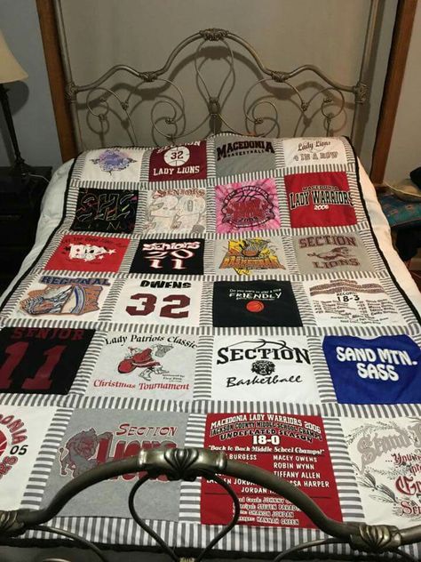 Tshirts quilt T Shirt Quilts Ideas Layout Design, Senior Quilt Ideas, Tee Shirt Quilts Ideas, Tshirt Quilts Ideas Layout, Tee Shirt Quilts, How To Make A T Shirt Quilt, Tshirt Quilt Diy, Tshirt Quilt Pattern, Tshirt Quilts