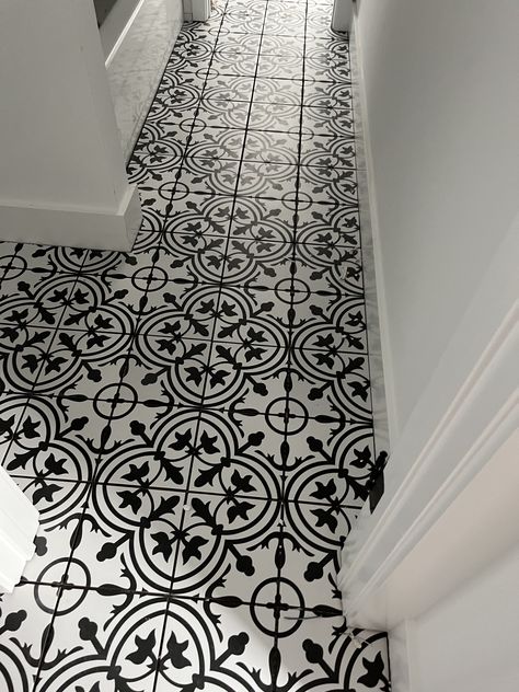 Classic Floor Tiles, Basement Stair, Bathroom Tile Stickers, Images Terrifiantes, Black And White Tiles Bathroom, Tiles Stickers, Unique Murals, Stair Wall, Laundry Room Layouts