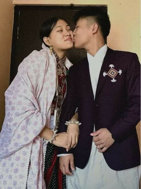 Nepali Cultural Dress Couple, Nepali Couple Aesthetic, Limbu Dress, Nepali Couple, Limbu Culture, Nature Edit, Gurung Dress, Boy Snaps, Nepal People