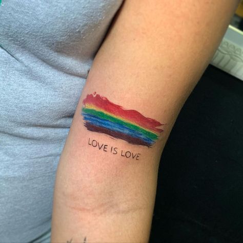 Tatuagem lgbt: 50 ideias para demonstrar seu orgulho pela causa Boa Tattoo, Color Wheel Tattoo, Lgbt Tattoo, Cover Tattoos, Wheel Tattoo, Small Couple Tattoos, Tattoos To Cover Scars, Rainbow Tattoos, Couple Tattoos Unique