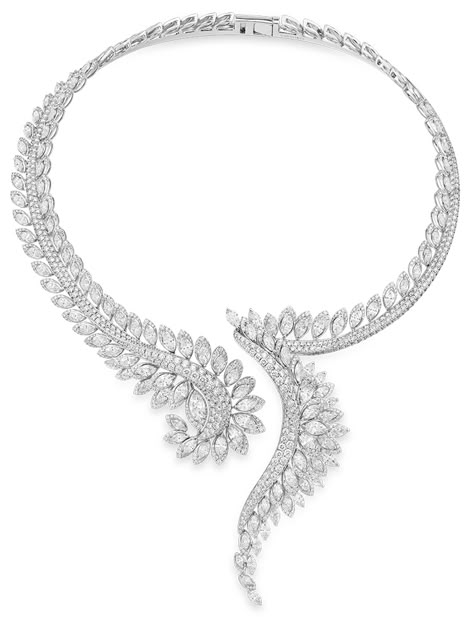 Plume High Jewelry Collection - SARTORO | Exquisite Diamond Jewels Mini Concept, Hasli Necklace, Modern Diamond Jewelry, Western Necklace, Western Necklaces, Jewellery Board, Small Necklace, Bridal Diamond Jewellery, Deco Earrings