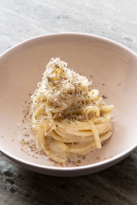 This simple truffle-infused cacio e pepe from Stuart Ralston comes from his restaurant Tipo. Because the ingredients used are so simple, this is definitely a dish where using the best black pepper and cheese you can makes a difference! Rice Plating, Winter Dinners, Holiday Shoot, Great British Chefs, Veggie Meals, Cod Recipes, Clean Food Crush, Pasta Pasta, Food Crush