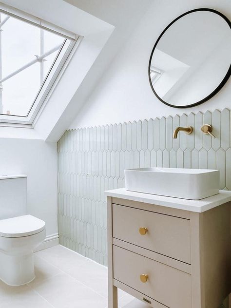 Loft Ensuite Bathroom Ideas, Small En Suite Bathroom Ideas, Small Loft Bathroom, Small En Suite Ideas, En Suite Ideas, Loft Conversion Bathroom, Tiny Attic Bathroom, Small En Suite, Gallows Hill