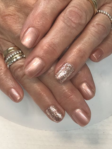 Rose Gold Short Nails, Rose Gold Wedding Nails, Gel Nails Rose, Rose Gold Gel Nails, Nails Rose Gold, Morgan Rose, Gold Gel Nails, Rose Gold Nails Design, Nails Rose