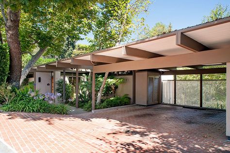 Midcentury Post and Beam With Sauna Asks $2.1M - Curbed LA Mid Century Carport, Paint Brick, Modern Carport, Mid Century Modern Exterior, Brick Columns, Mid Century Exterior, Modern Garage, Mid Century Architecture, Painted Brick