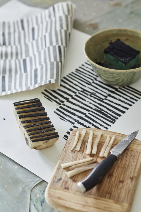 Potato print by Flora Arbuthnott – creating the ‘Hand Printed Stripe’ design. Solar Diy, Vanessa Arbuthnott, Flooring Diy, Potato Print, Hantverk Diy, Fabric Stamping, Diy Solar, Diy Flooring, Remodeling Ideas