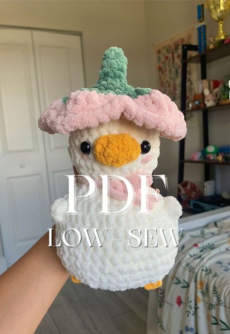 PATTERN: low-sew duck with flower hat easy crochet pattern | chunky duck | cottagecore | quick cute crochet pattern | kawaii plush amigurumi Crochet toys patterns free amigurumi #crochettoyspatternsfreeamigurumi #crochet #crochettoy #crochetpattern #crochetpatterns 1.169 Kawaii Crochet Blanket, Chunky Crochet Clothes, Crochet Swan Pattern, Crochet Patterns Fluffy Yarn, New Sew Crochet Amigurumi Free Patterns, Cute Quick Crochet Patterns, Things To Crochet With Brown Yarn, Crochet Big Plushies, Crochet Pfp