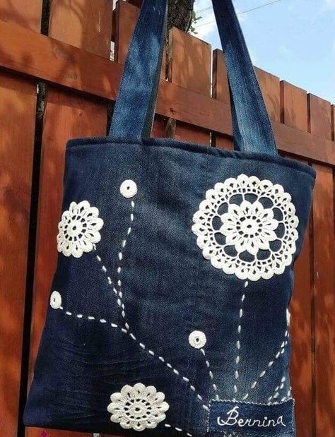 Tas Denim, Denim Bag Patterns, Denim Bag Diy, Blue Jeans Crafts, Tote Bags Sewing, Crochet Handbags Patterns, Handbag Pattern, Patchwork Bags, Jeans Bag