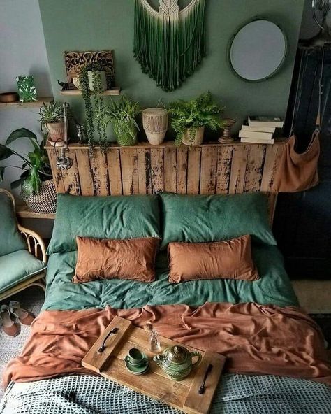 Dekorasi Bohemia, Design Ložnic, Bohemian Bedroom Design, Bedroom Decorations, Bohemian Bedroom Decor, Bedroom Decor Design, Modern Bedroom Design, Bedroom Vintage, Bedroom Decorating