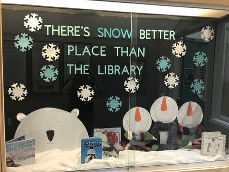 Winter Display Case School, January Window Display Ideas, Winter Library, Library Christmas, Snowy Window, Elementary Librarian, Winter Display, Library School, Winter Bulletin