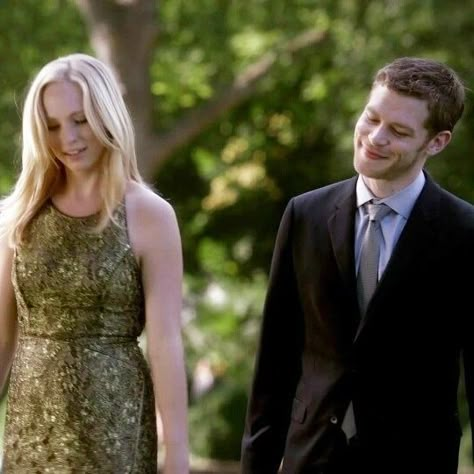 Candice King And Joseph Morgan, Klaroline Aesthetic, Klaus E Caroline, Klaus Tvd, Caroline And Klaus, Klaus Caroline, Tvd Aesthetic, Matching Friend, Klaus And Caroline