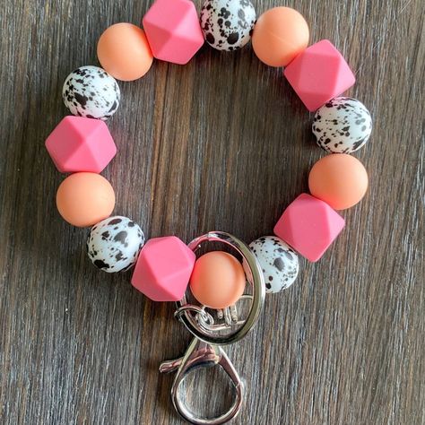 Wristlet Keychain Black And White. Coral. Light Orange Beads Sliver Keycahin Attachment Nwt *See Photos* Silicon Bead Keychain, Silicone Beads Keychain, Silicone Beads Ideas, Silicone Bead Keychain Ideas, Silicone Bead Ideas, Silicone Wristlets, Silicone Crafts, Silicone Keychains, Noodle Ideas