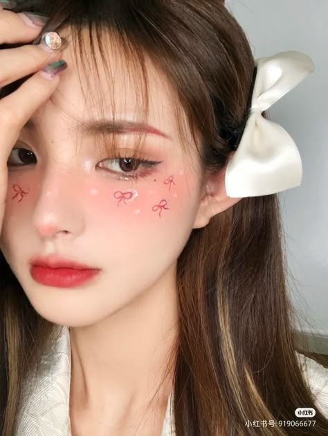 Cute Makeup Korean, Face Painting Aesthetic, Vday Makeup, Eye Make Up Ideas, K Pop Makeup, Makeup Ala Korea, Pop Makeup, Concert Makeup, Christmas Makeup Look