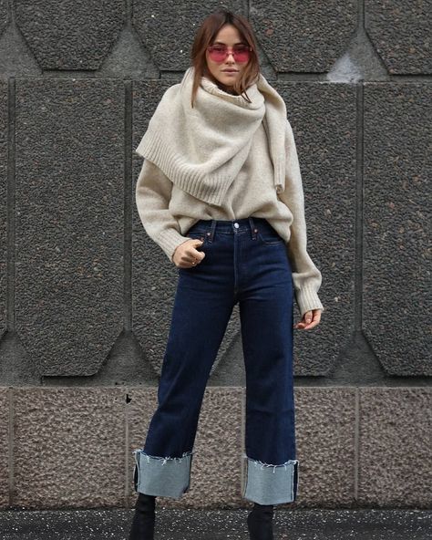 Cuffed Jeans Outfit, Wide Cuff Jeans, Simple Work Outfits, Fall Outfits Ideas, Wide Leg Jeans Outfit, Denim Street Style, Look Zara, Jeans Outfit Fall, Jeans Street Style