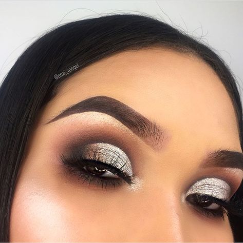 Silver Cut Crease Makeup, Brown Cut Crease Eyeshadow, Half Cut Crease Eye Makeup, Silver Cut Crease, Comp Makeup, Silver Eyeshadow Looks, Soft Cut Crease, Orange Eyeshadow Palette, Quince Makeup