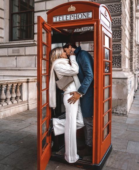 London Christmas Aesthetic Couple, Cute Couple Pics London, Couple Photo London, Couple In London Aesthetic, London Couple Photos, London Family Photoshoot, London Photoshoot Ideas, London Couple Photoshoot, London Couple Aesthetic