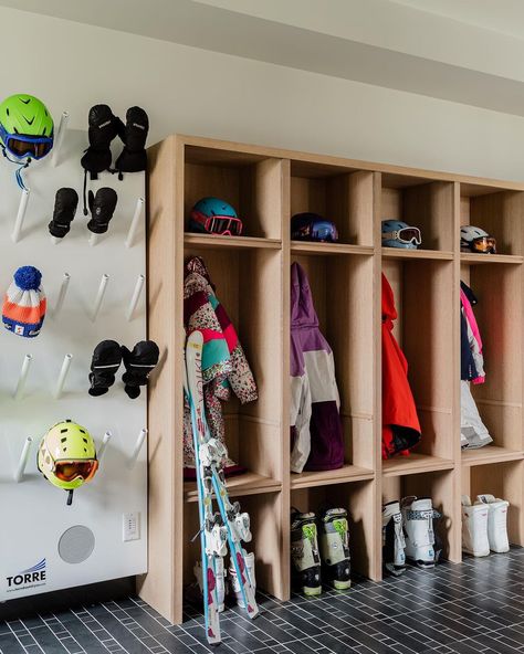 Vermont Ski House, Ski Apartment, Outdoor Gear Storage, Chalet Ideas, Ski Condo, Utah House, Ski House, Air Bnb, Snow Day