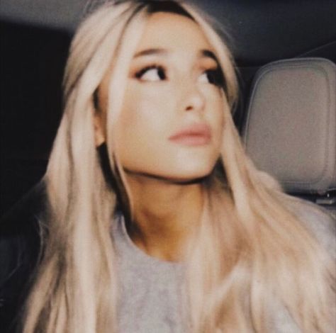 Ariana Grande Brasil, Hairstyle Curly, Ariana Grande Album, Sam & Cat, Ariana Grande Sweetener, Ariana Grande Fans, Fotografi Digital, Ariana Grande Style, Ariana Grande Cute