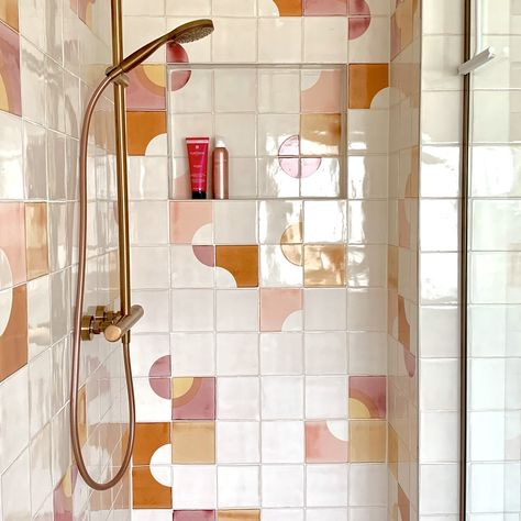 Sensuous tiled bathroom in pink - Smink Studio Clay Pink Bathroom, Color Grout, Circle Tile, Tiled Bathroom, Ley Lines, Orange Bathroom, Orange Bathrooms, Printed Tile, Retro Bathrooms