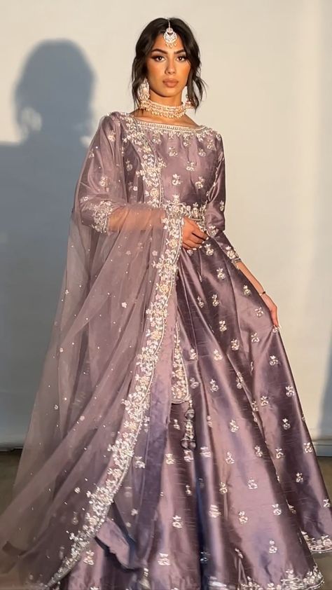 Purple Pakistani Outfit, Modest Asian Wedding Dresses, Lilac Wedding Dress Pakistani, Lavender Desi Dress, Outfit Ideas For Reception, Lilac Desi Dress, Lilac Nikkah Dress, Lilac Pakistani Outfit, Purple Desi Wedding Dress