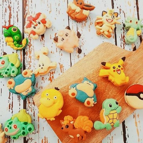 Pokemon Cookies, Pokemon Food, Adorable Food, Nerdy Nummies, Cutout Cookies, Macaron Cookies, Kawaii Dessert, French Macaroons, Pokemon Theme