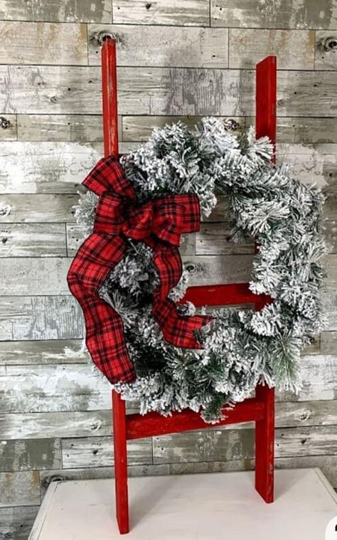 Christmas Ladders Ideas, Ladder Blanket, Christmas Ladder, Decorative Ladder, Rustic Winter Decor, Rustic Ladder, Painted Ladder, Christmas Wood Crafts, Christmas Porch