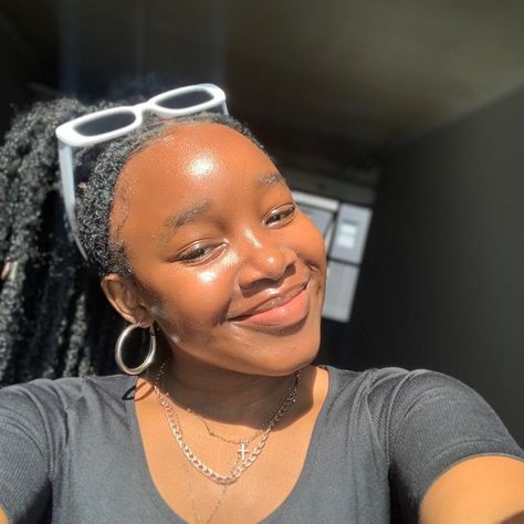 ushoti.m (@ushoti.m) | TikTok Forehead Pictures, Draw Black, Football Illustration, Big Forehead, Pose Ideas, Pic Ideas, Picture Poses, Beauty Face, Clear Skin