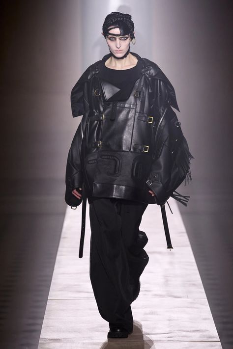 Junya Watanabe Fall 2023 Ready-to-Wear Fashion Show | Vogue Fall 2023 Ready To Wear, Model Runway, 2023 Ready To Wear Collection, 2023 Ready To Wear, Junya Watanabe, Runway Looks, Fall 2023, Model Life, Fashion Show Collection