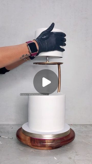 Pooja Nanda Sareen on Instagram: "Sharing a quick video tutorial of a gravity defying illusion Birthday cake using side bar cake spacer for @jaimadaanofficial Birthday. . Flavour  Top tier Red Velvet cake with cream cheese buttercream filling Bottom tier Belgium Chocolate Cake . . Products used @magiccoloursindia  . . . . . #cake #birthdaycake #cakevideo #caketutorial #caketutorialvideos #caketechniques #cakesofinstagram #delhibaker #bakersofindia #illusionart #oddlysatisfyingvideo #caketrends #sugarfanciesbypooja" Two Tier Cake Tutorial, Gravity Cake Ideas Birthdays, Over The Top Birthday Cakes, Two Tier Fondant Cake, 33 Cake Birthday, Illusion Cakes Ideas, Gravity Defying Cake Ideas, Gay Birthday Cake, Gravity Cake Tutorial