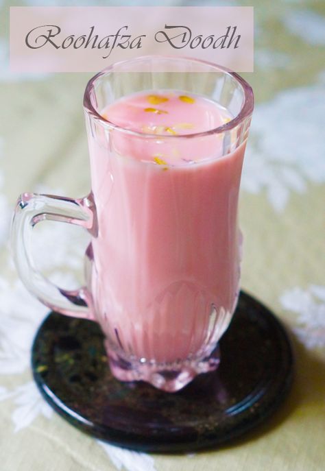 Roohafza Drink, Rose Popsicles, Roohafza Recipe, Easy Refreshing Drinks, Food Ramadan, Rooh Afza, Rose Drink, Fantasy Food, Ramadan Special