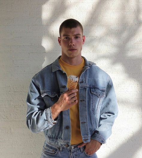 LAST WEEK’s TOP IGs: CHRIS HERIA, TRAVIS SCOTT, ROMEO BECKHAM… Derek Chadwick, 80s Fashion Men, 90s Fashion Men, Foto Poses, Men Fashion Casual Outfits, Streetwear Men Outfits, Inspiration Mode, Mens Street Style, Mens Fashion Casual