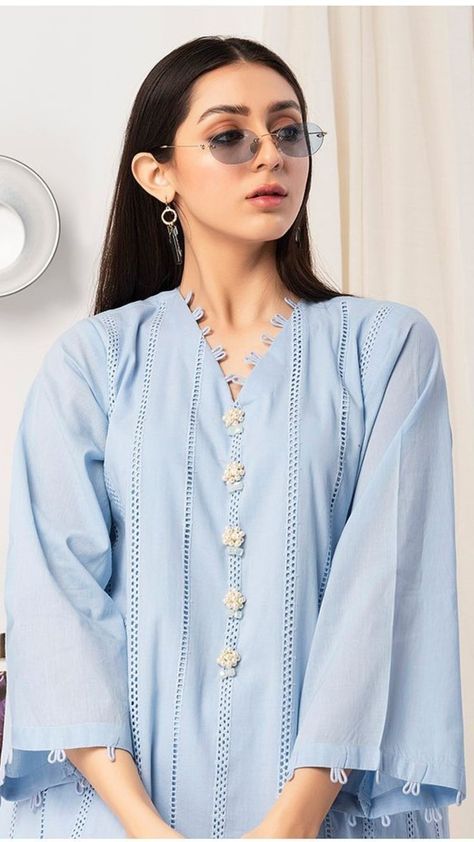 Trendy Shirt Designs, Stylish Short Dresses, Pakistani Dresses Casual, Pakistani Fashion Party Wear, Kurta Neck Design, Salwar Kamiz, Dress Neck Designs, Dress Design Patterns, Kurti Neck Designs