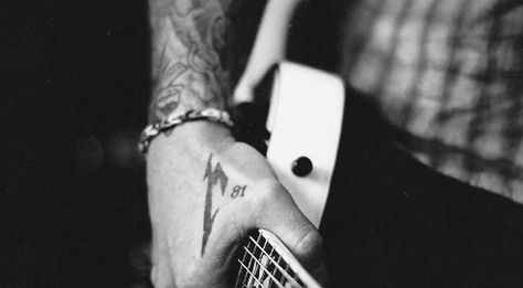 James Hetfield Metallica hand tattoo James Hetfield Tattoo Hand, Metallica Hand Tattoo, James Hetfield Tattoo, Metallica Tattoo, F Tattoo, Hand Tattoo Images, Metallica Art, M Tattoos, Tribute Tattoos