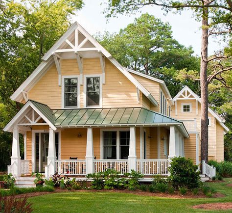 Cheery yellow siding creates a welcoming exterior for this cottage home. More ways to add curb appeal: http://www.bhg.com/home-improvement/exteriors/curb-appeal/ways-to-add-curb-appeal/?socsrc=bhgpin051013yellowsiding=16 Brown Roof, Pintura Exterior, Yellow House, Yellow Houses, Front Door Colors, Farmhouse Exterior, Exterior Paint Colors, Door Color, Green Roof