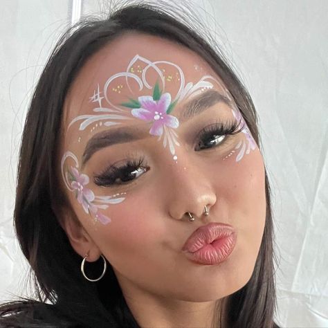 Face Paint Crown, Simple Face Paint, Halloween Face Paint Ideas, Easy Face Painting Designs, Face Painting Flowers, Princess Face Painting, Glitter Face Paint, Fairy Face Paint, Cool Face Paint