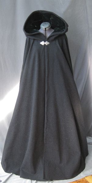 Cloak & Dagger Creations Item Search Results Witch Cloak Aesthetic, Long Cloak Drawing Reference, Narnia Dresses Inspiration, Winter Cloak Medieval, Fantasy Fashion Inspiration, Fantasy Aesthetic Clothes, Mid Evil Outfits, Medevil Outfits Women, Medieval Clothing Aesthetic