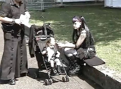 Alt Family, Metal Couple, 90s Mall Goth, Village Witch, Alt Subcultures, 2000s Goth, 90s Goth, Goth Punk