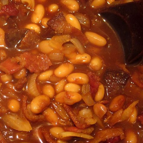 1 lb. dried pinto or navy beans  ½ lb. bacon (about 12 slices)  1 large onion, finely diced  3 tablespoons molasses  ½ cup brown sugar  1 cup ketchup  1 teaspoon dry mustard  ½ cup apple cider vinegar  1 teaspoon salt  1 ½ teaspoons ground black pepper  1 ½ tablespoons minced garlic or 1 teaspoon garlic powder    Homemade Baked Beans @ Common Sense Homesteading Baked Beans With Molasses, Homemade Baked Beans Recipe, Boston Beans, Bake Beans, Magical Fruit, Savory Bacon, Baked Beans With Bacon, Beans With Bacon, Homemade Baked Beans